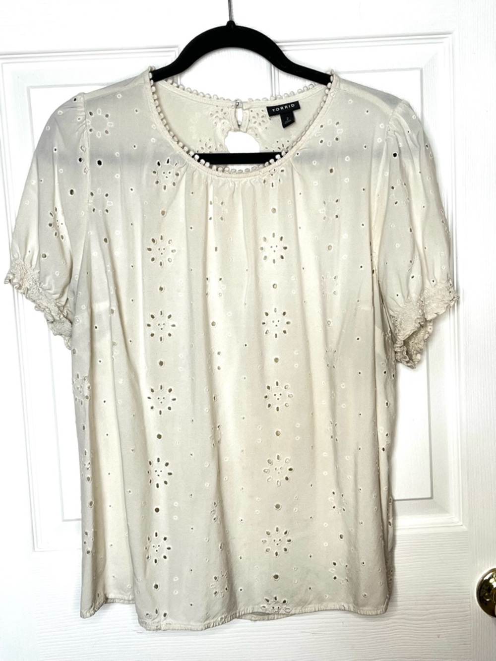 Torrid Eyelet Blouse Cream Short Sleeve Plus Size 2